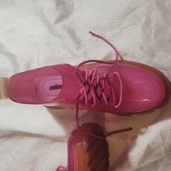 DONATING THIS WEEKEND IF NOT BOUGHT: Melissa boots size 7 for women - Picture 6 of 10